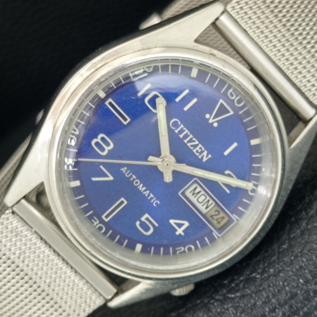 Vintage 1987 Citizen Automatic Mens Silver Watch WDaydate  Blue Accents